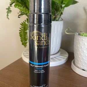 Bondi sands self tanner in color dark brand new still sealed.